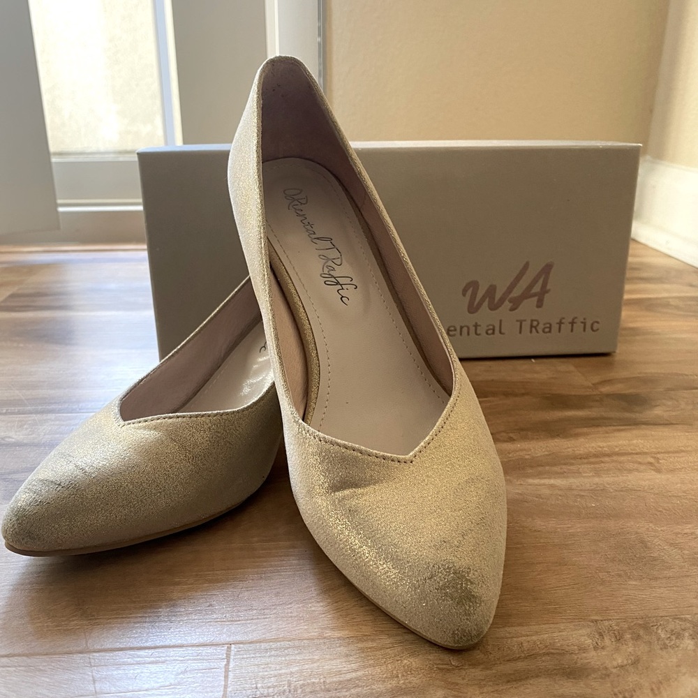 Gold Line Heel Pumps (US size 5)
